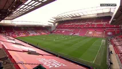 Un "You'll Never Walk Alone" sans les supporters...