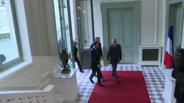 El primer ministro francés presenta a Macron la dimisión en bloque del Gobierno
