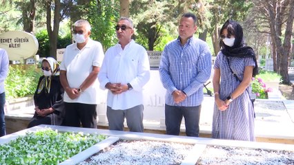 Kemal Sunal kabri başında anıldı - İSTANBUL