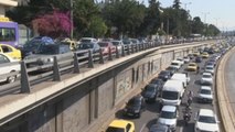 El centro de Atenas lucha contra sí mismo quitándole espacio al coche