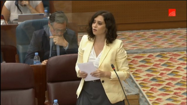 Ayuso se defiende de críticas de Podemos: Nacen de las casas okupas