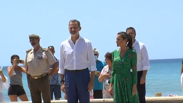 Los reyes pasean por el Arenal tras varias reuniones con agentes sociales de las Islas Baleares