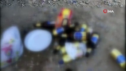 Plaj işletmecisi, gördüğü manzarayla şok oldu, uyandırıp çöpleri tek tek temizletti