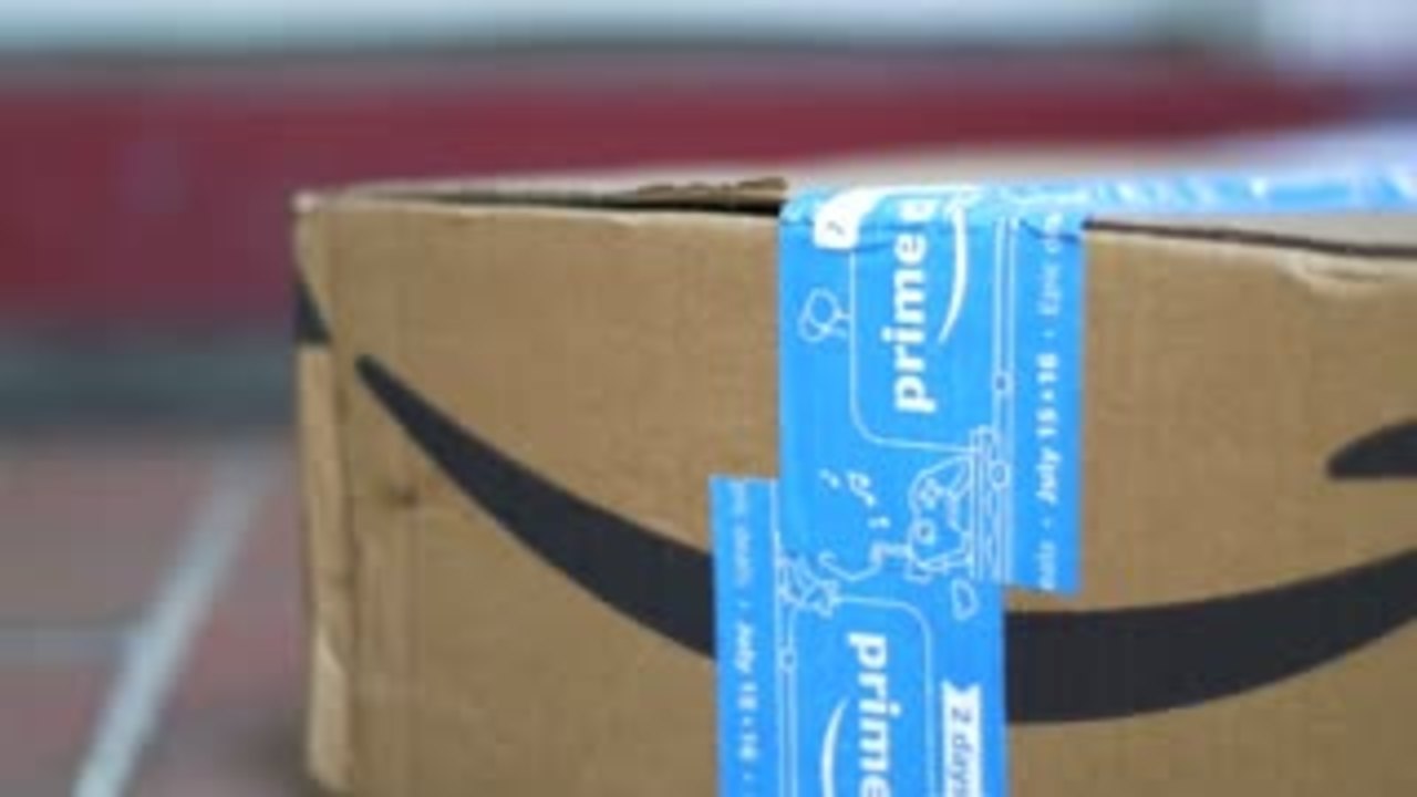 Amazon Delivery Driver Captured Dutifully Following Teenager’s Hilarious "Additional Instr