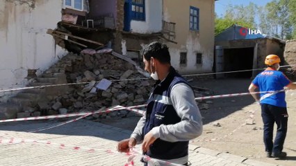 Depremin vurduğu mahallelerde hasar tespit çalışması