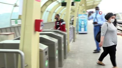 Maskesiz metroya binmek istedi, izin vermeyen güvenlik görevlisine bağırdı