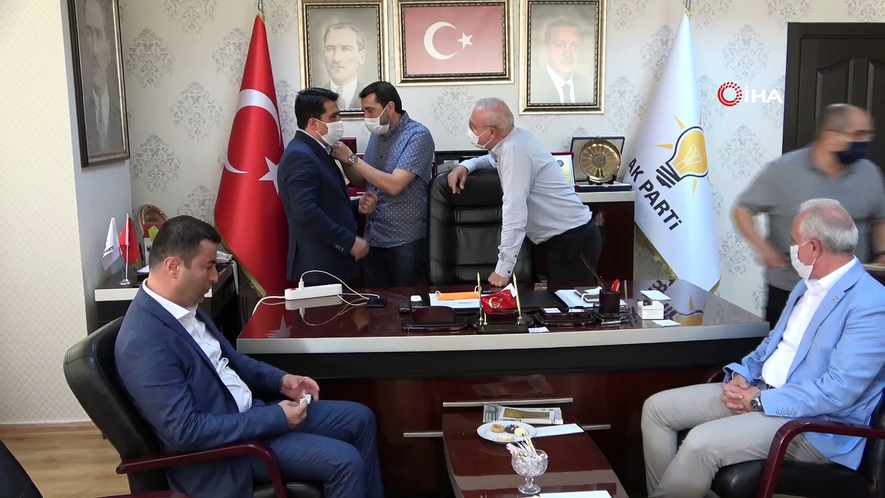 Partisinden istifa eden CHP'li eski belediye meclis üyesi AK Parti'ye katıldı