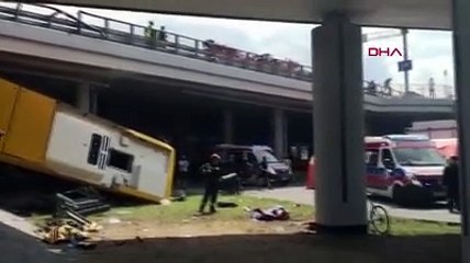 Polonya'da yolcu otobüsü köprüden uçtu 1 ölü, 17 yaralı