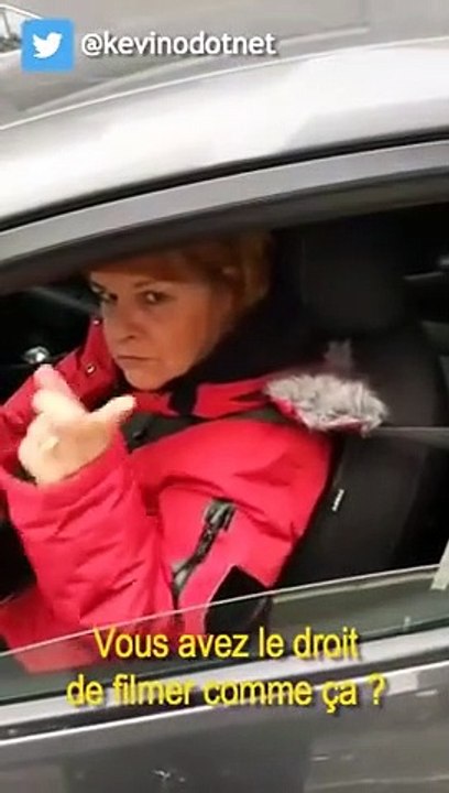 Un piéton bloque la route « Juste pour 2 minutes » (Ottawa)