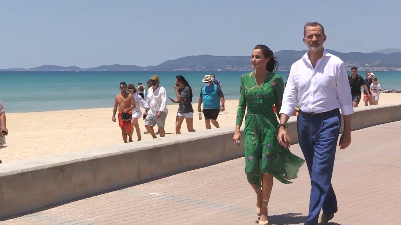 Los Reyes recorren Playa de Palma en su visita a la capital balear