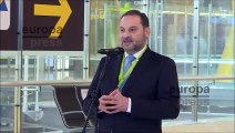 El Gobierno dice que la petición de Ayuso de PCR en Barajas “llega tarde” cuando lleva un mes reclamándolos