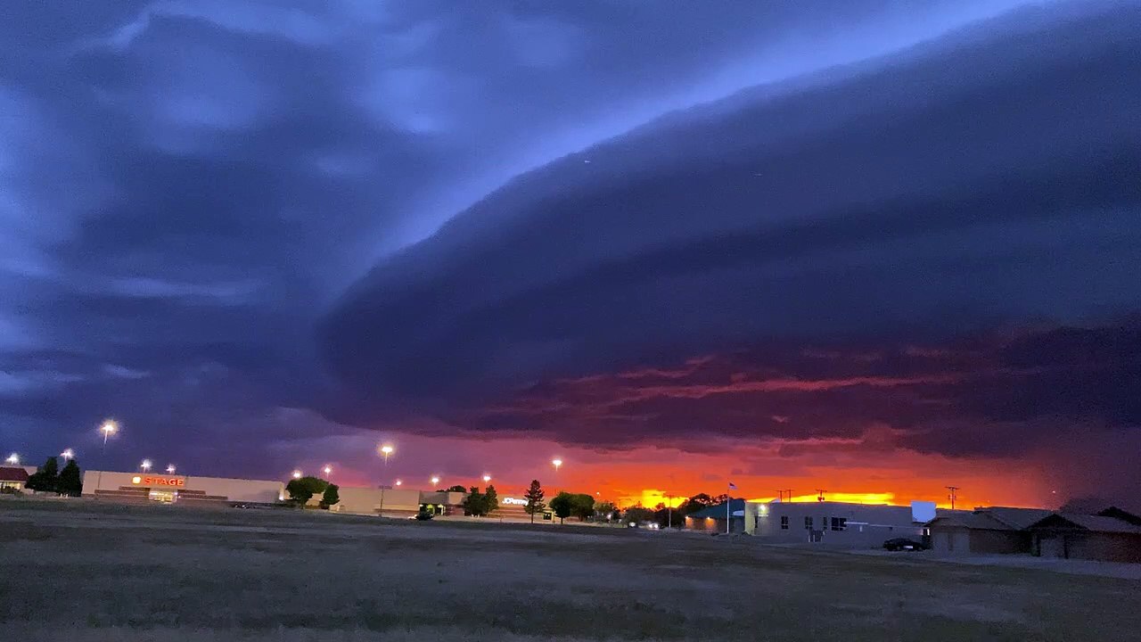 Ce nuage d'orage au dessus de Clovis, Nouveau Mexique est impressionnant