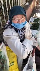 Yeşillik Satan Teyzenin Tüm Tezgahını Satın Alan Güzel İnsan