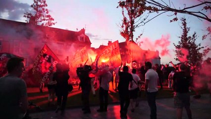 Football: des centaines de supporters de Liverpool fêtent le titre à Anfield