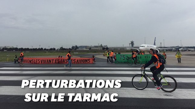 Orly a droit à une visite surprise d'Extinction Rebellion pour sa réouverture