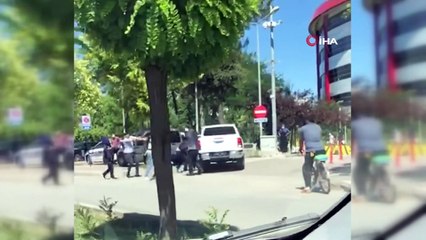 Gazeteciler adliye önünde birbirine girdi