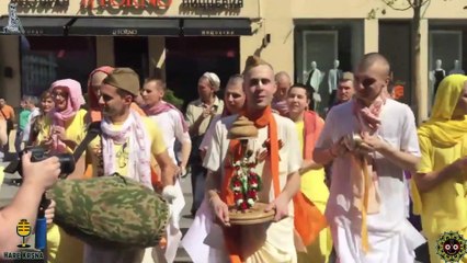 Victory day Harinam Moscow 1 | festiwal | Hare Krsna | kirtan | Maha Harinam | Sankirtan | Swami Prabhupada | iskcon | DesireTree | KrishnaConsciousness |