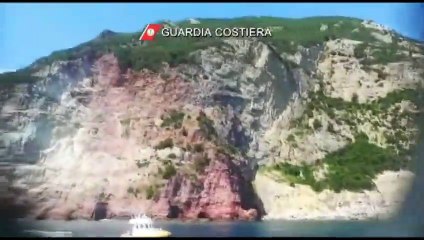 Frana alle Rosse_ crolla un costone di roccia davanti a decine di imbarcazioni 24-06-2020