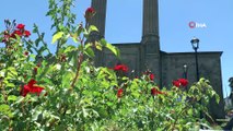 Erzurum’da Cuma namazında meydanlar doldu