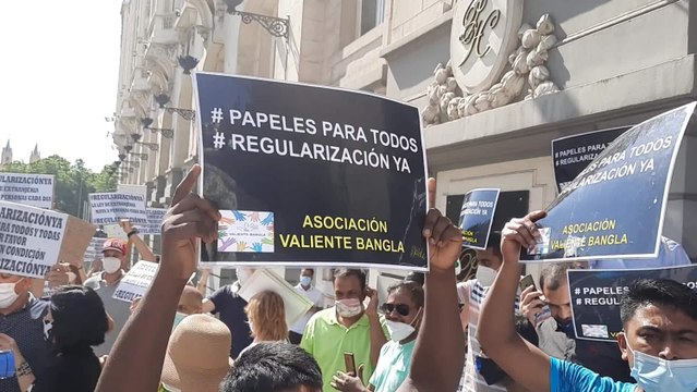 ONG reclaman regularizar a personas 'sin papeles'