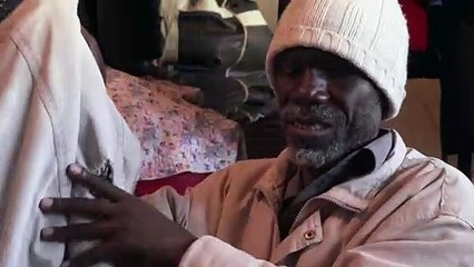 Falta de contato físico dificulta vida dos cegos na África do Sul
