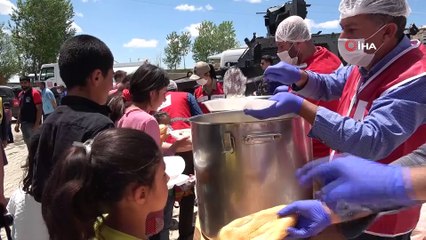 - Kızılaydan depremzedelere sıcak yemek