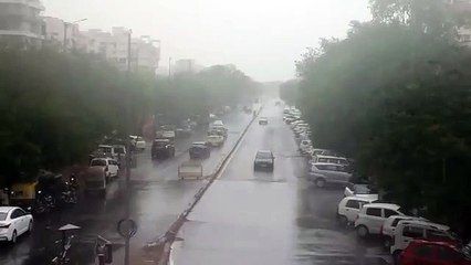 राजधानी जयपुर में तेज हवा के साथ हुई बारिश