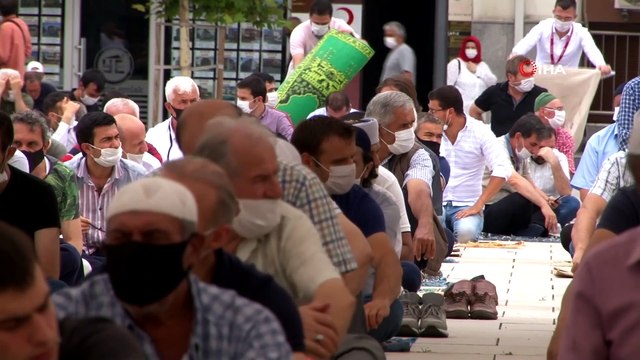 Yüzlerce Sakaryalı Demokrasi Meydanında saf tuttu