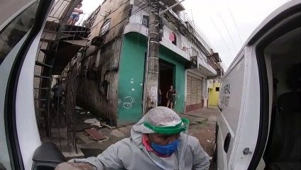 Izaías, sepulturero de día, pastor de noche en la Amazonía brasileña