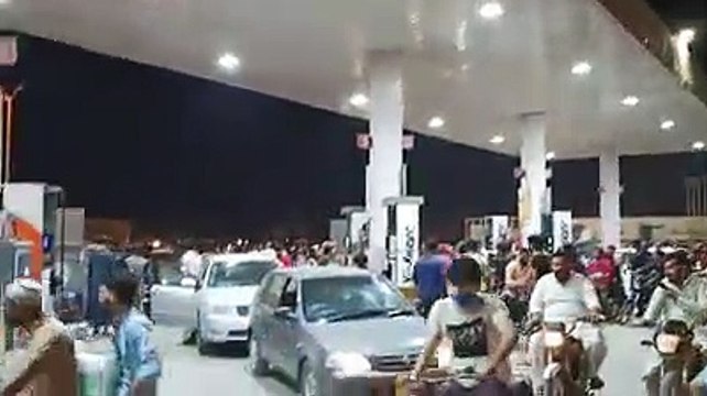 Long Queues At Petrol Pumps Across Pak | Just Updates