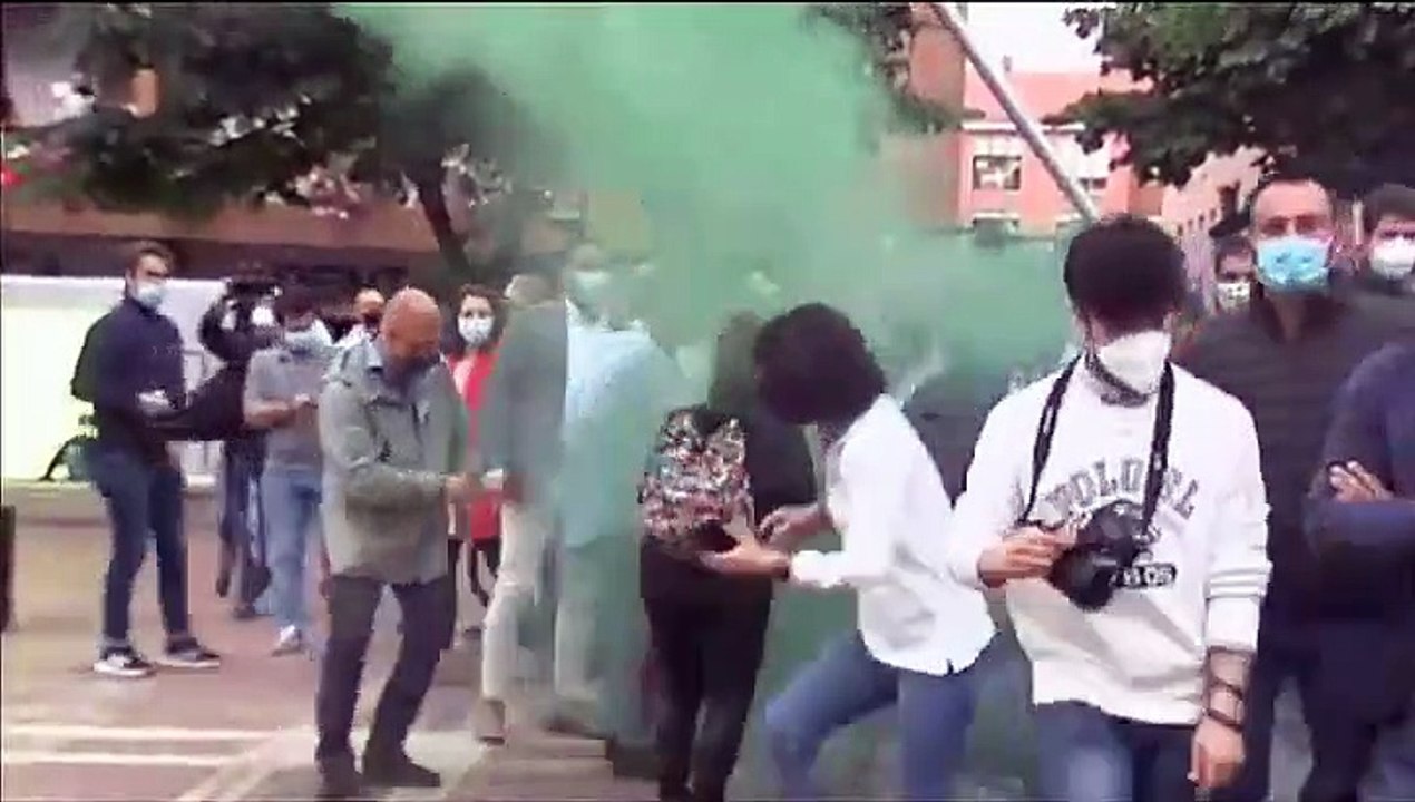 Rocío de Meer, diputada de VOX, recibe una pedrada en Sestao