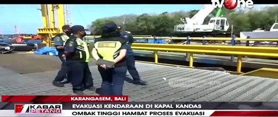 Evakuasi KMP Dharma Rucitra, Sejumlah Kendaraan di Keluarkan