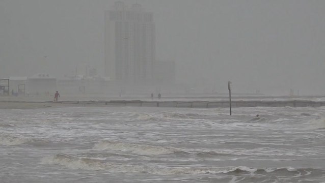 Saharan dust leaves Gulf Coast beaches in a haze