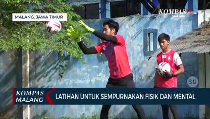 Kiper Arema FC Ikuti Latihan Bersama