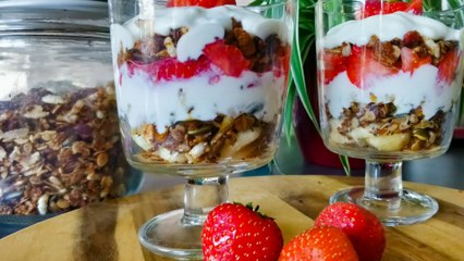 HOMEMADE GRANOLA & GRANOLA PARFAIT| Healthy Breakfast idea |Quick Breakfast |Granola Parfait| Museli