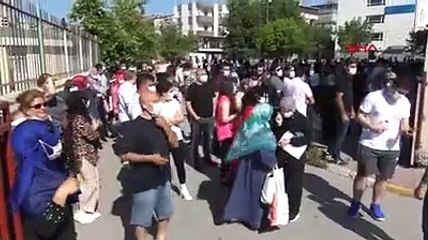 Avcılar'da velilerin 'sosyal mesafesiz' yks heyecanı