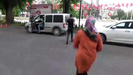 Yangın merdiveni ile mahsur kaldığı evden kurtarılan öğrenci sınava yetiştirildi