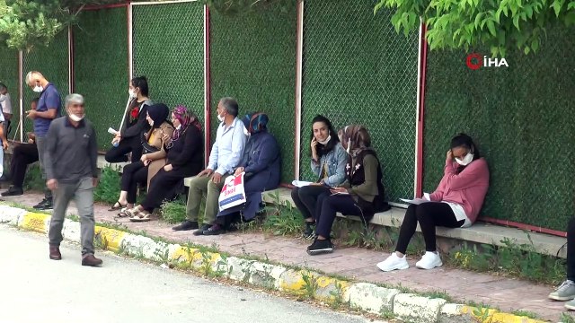 Sınava geç kaldı, içeri alınmak için dakikalarca dil döktü