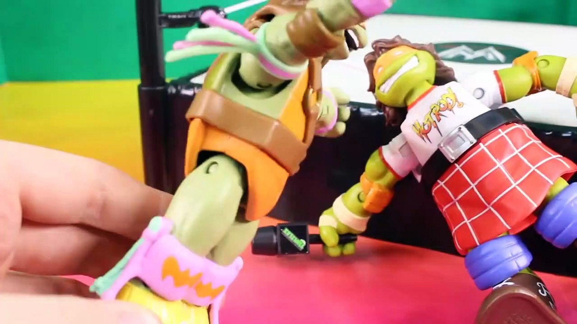 ⁣Teenage Mutant Ninja Turtles WWE TMNT Ninja Superstars Ultimate Warrior Vs. Rowdy Roddy Piper