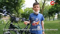 Parkı temizleyen babasına yardım eden ismail’e İBB’den bisiklet