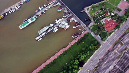 Mavi ve kahverengi İzmit Körfezi'ni ikiye ayırdı