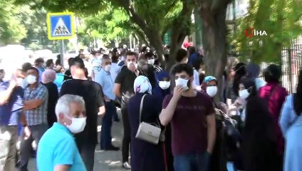 Descargar video: Sınav bitti sosyal mesafe hiçe sayıldı