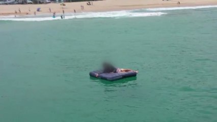 표류하는 딸 구하려 바다에 뛰어든 아버지 숨져 / YTN