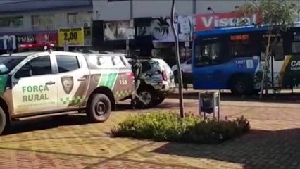 Télécharger la video: Durante fiscalização, homens não colocam máscaras, causam tumulto e são presos no Centro