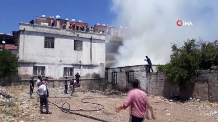 Çocuklar ateşle oynadı, tek katlı ev kül oldu