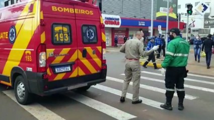 Homem fica em estado grave ao ser atropelado por ônibus na Av. Brasil