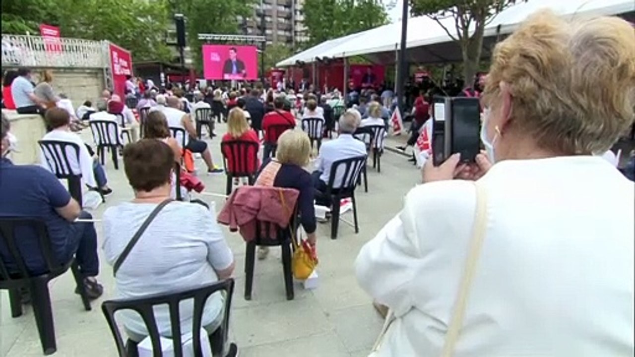 Sánchez y Casado acuden a Galicia para apoyar a sus candidatos electorales