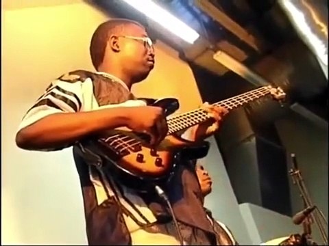 MBUTA KAMOKA ET PESA MUNU PASSAGE - YESU KELE NZAMBI (LIVE 2001)