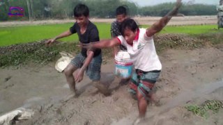 Amazing fishing method, fishing techniques have been shown in village bills.