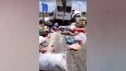 Tarım işçilerini taşıyan minibüs ile TIR çarpıştı: 7 kişi hayatını kaybetti, 11 kişi yaralandı